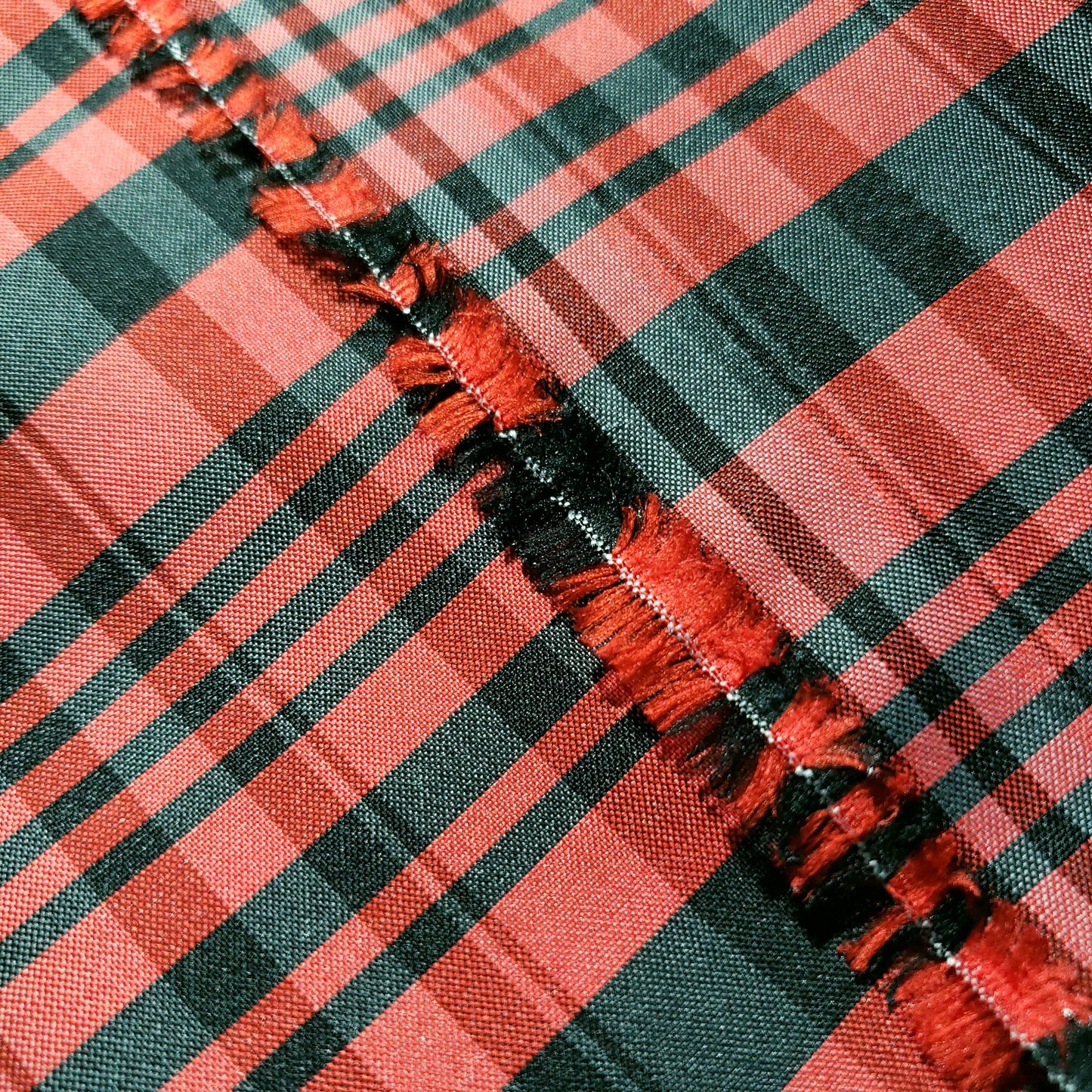 FROSTED HOLIDAY TARTAN PLAIN RED BLACK