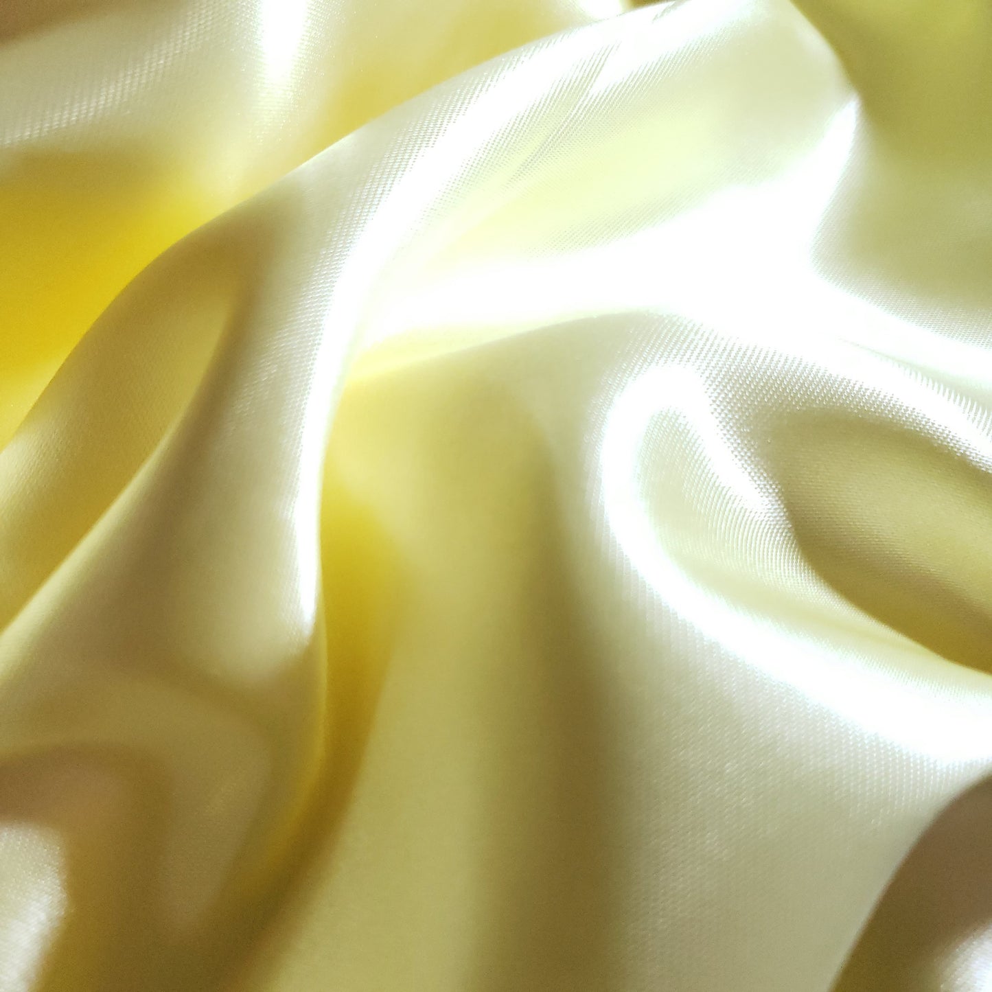 MEDIUM PLAIN SATIN GLOSSY YELLOW PALE