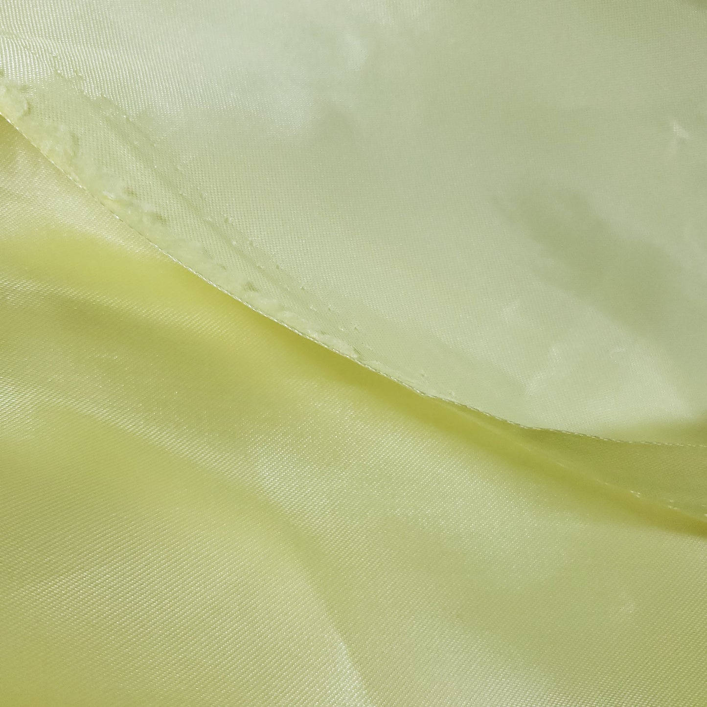 MEDIUM PLAIN SATIN GLOSSY YELLOW PALE