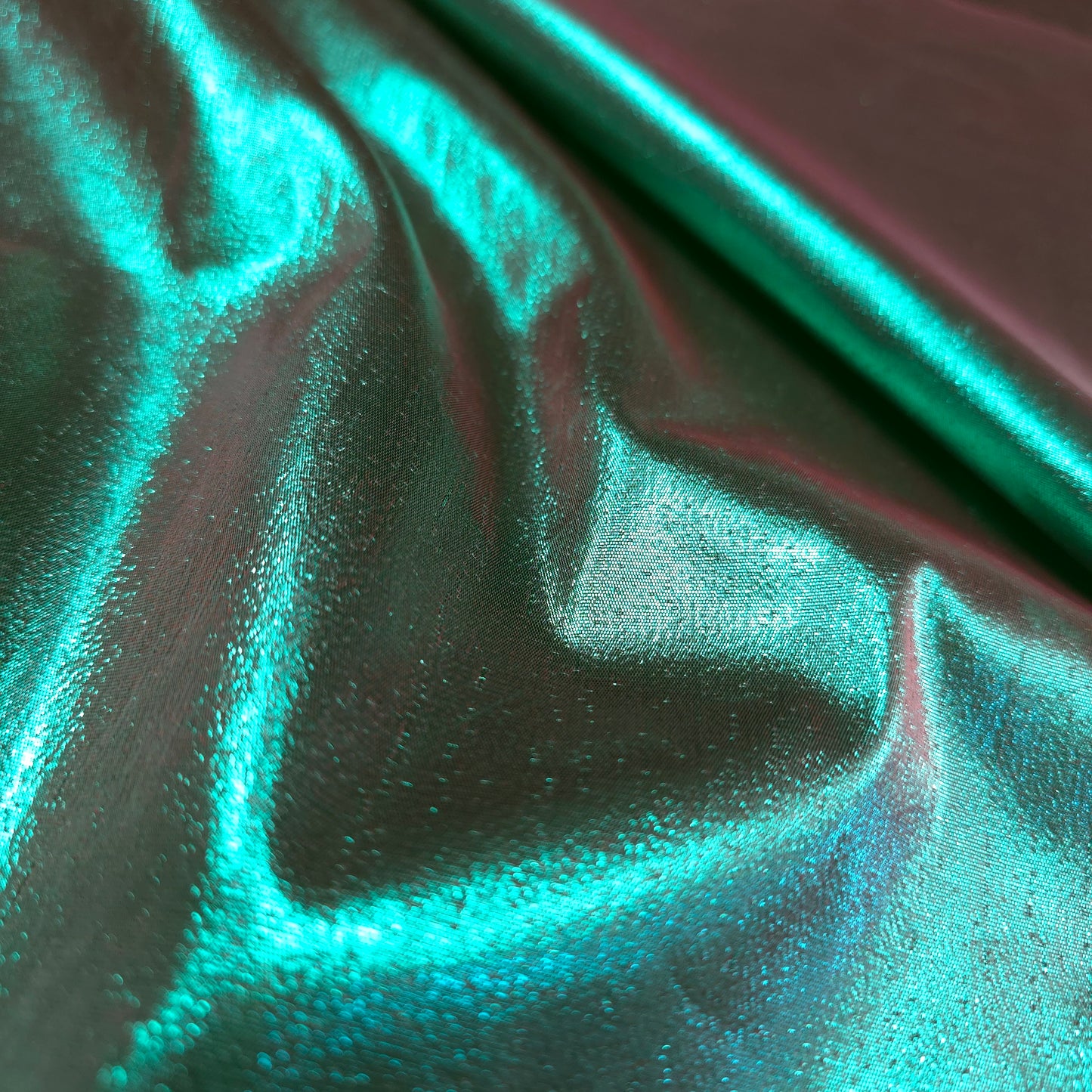 GREEN RED TWO TONE TISSUE LAME