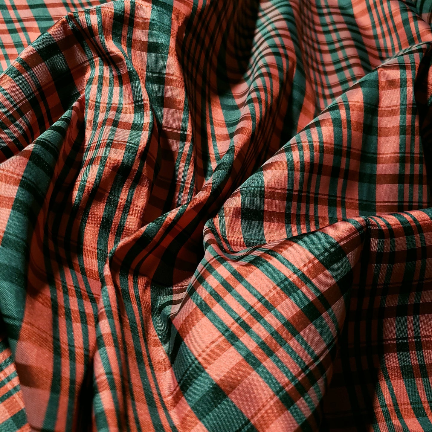 FROSTED HOLIDAY TARTAN PLAIN RED BLACK