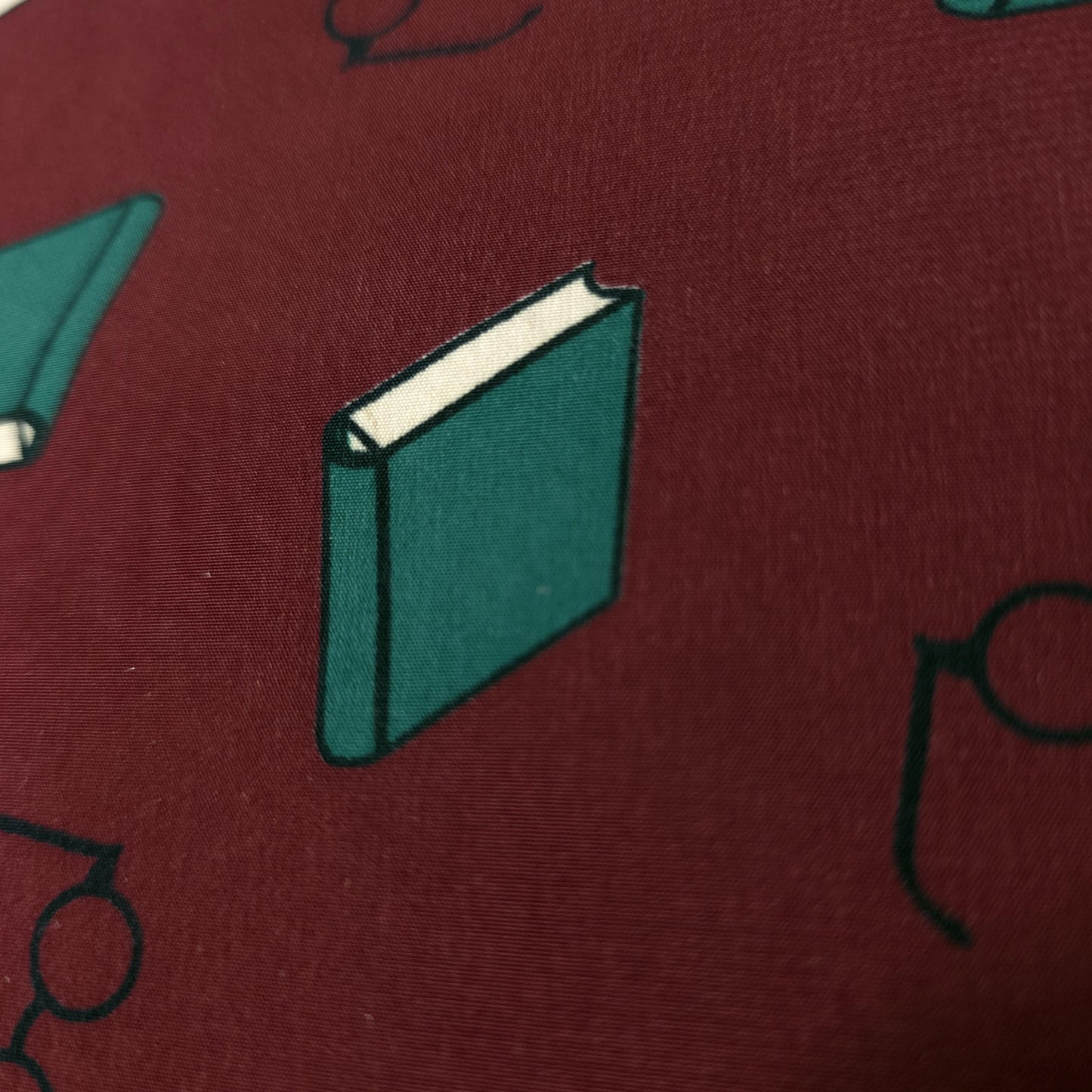 BOOKS AND GLASSES LIBRARY MICROFIBER