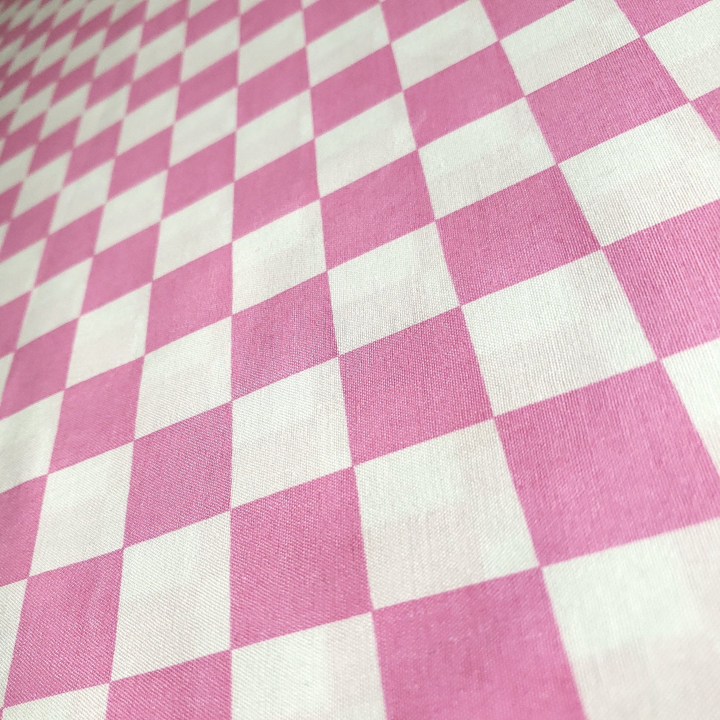 CHESSBOARD PRINT PINK WHITE