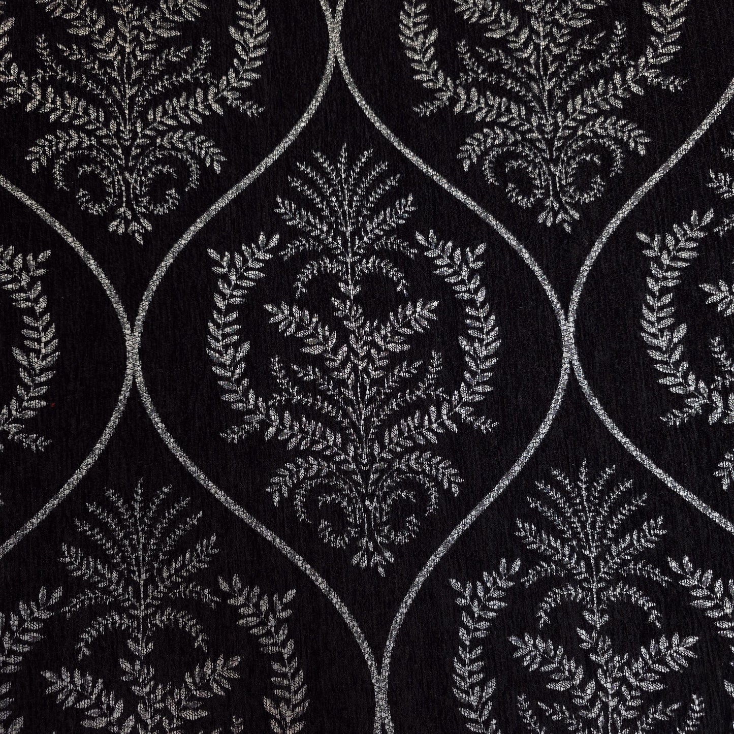 REGAL LAUREL OGEE MEDALION CHENILLE BLACK