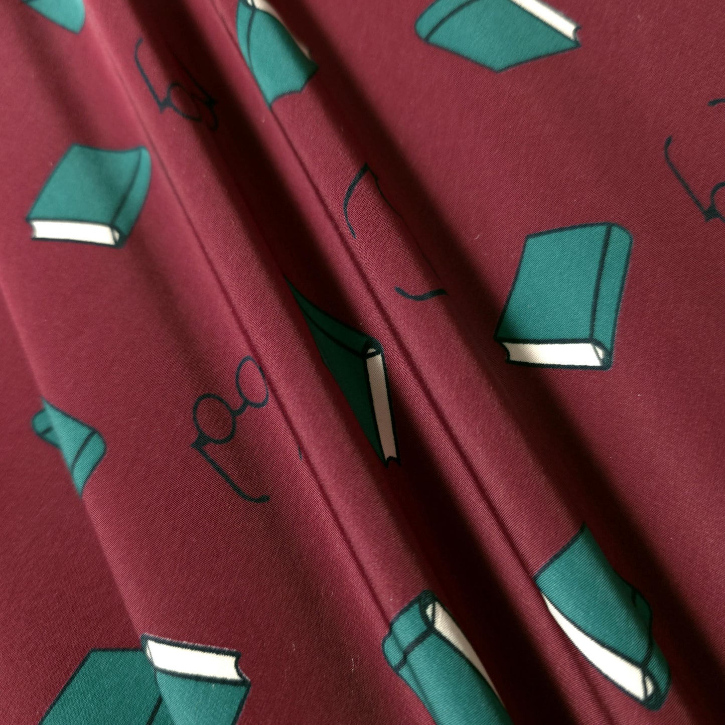 BOOKS AND GLASSES LIBRARY MICROFIBER