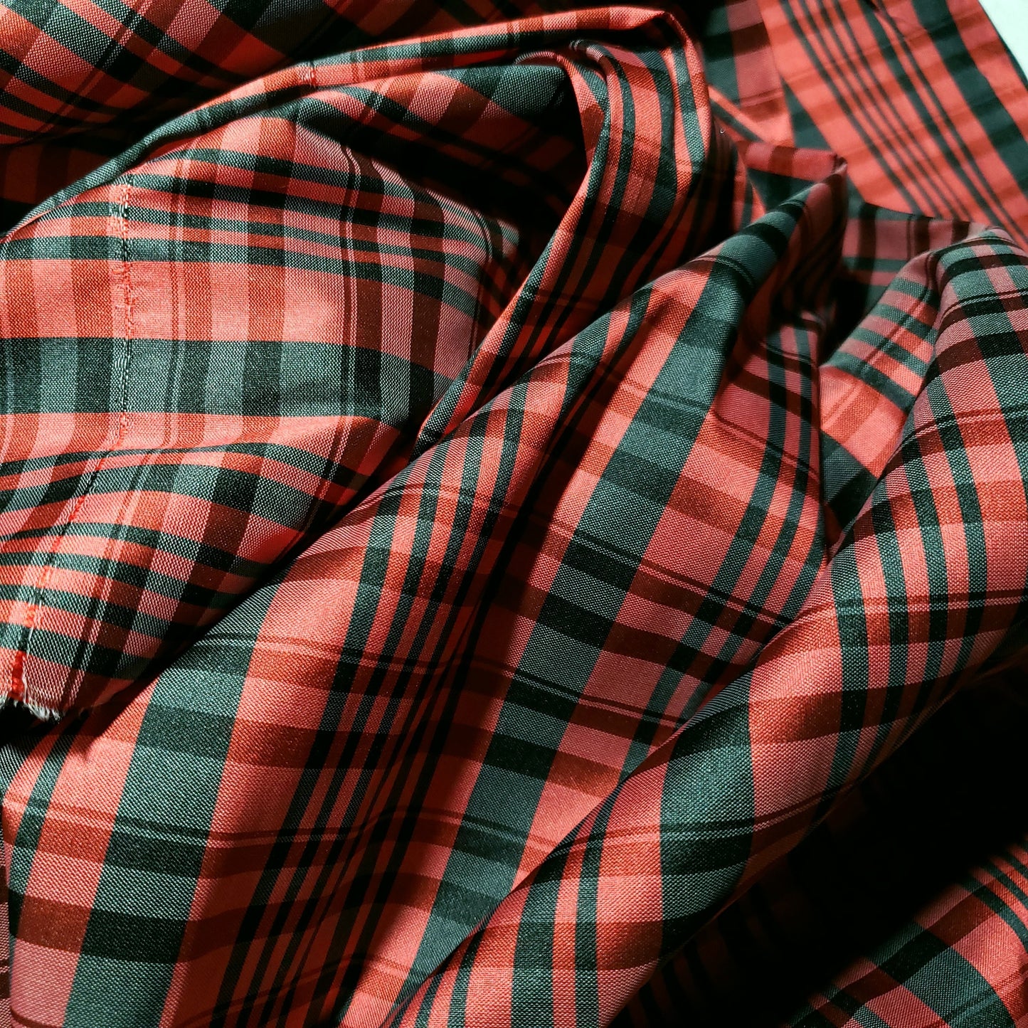 FROSTED HOLIDAY TARTAN PLAIN RED BLACK