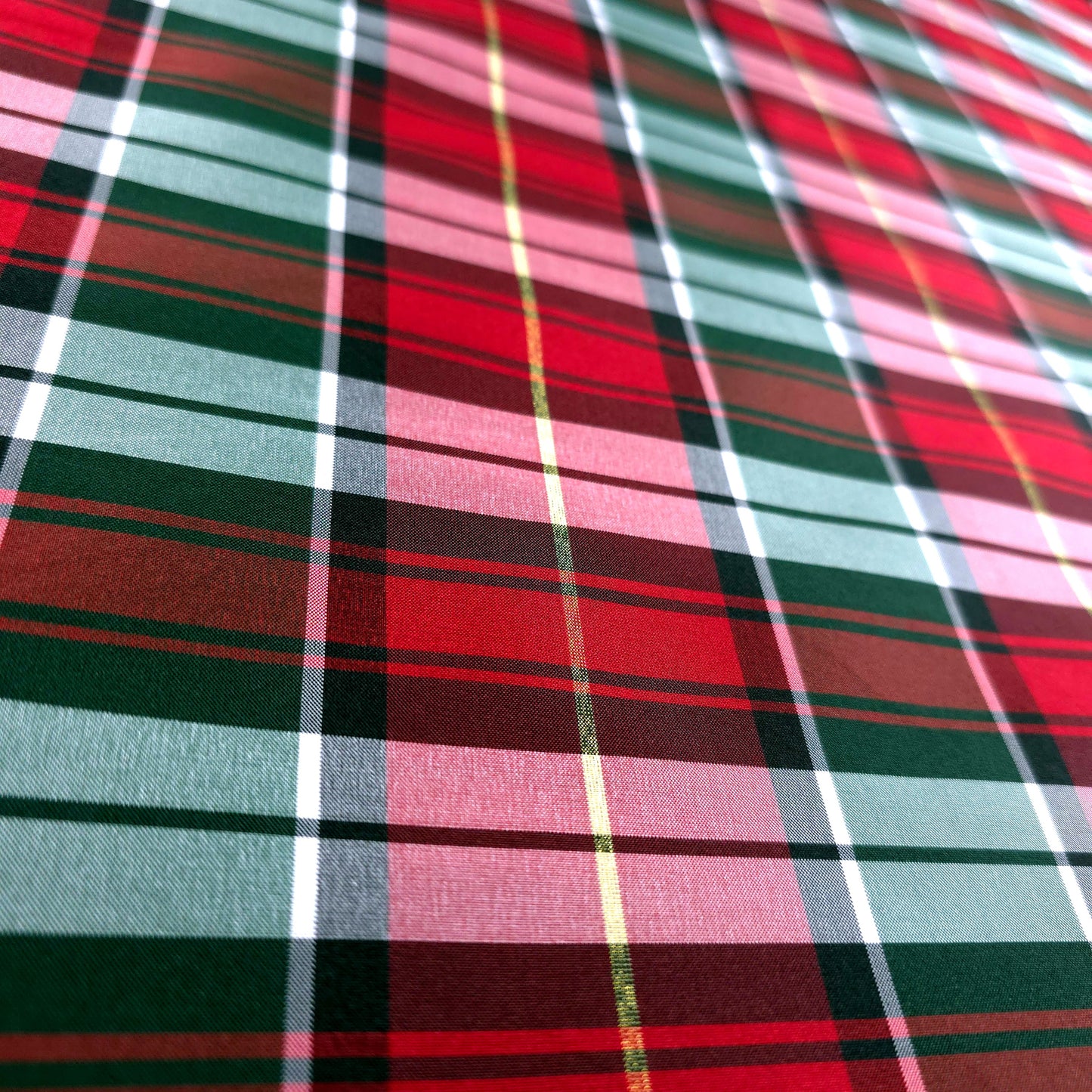 CLASSIC SANTA TARTAN PLAID TAFFETA