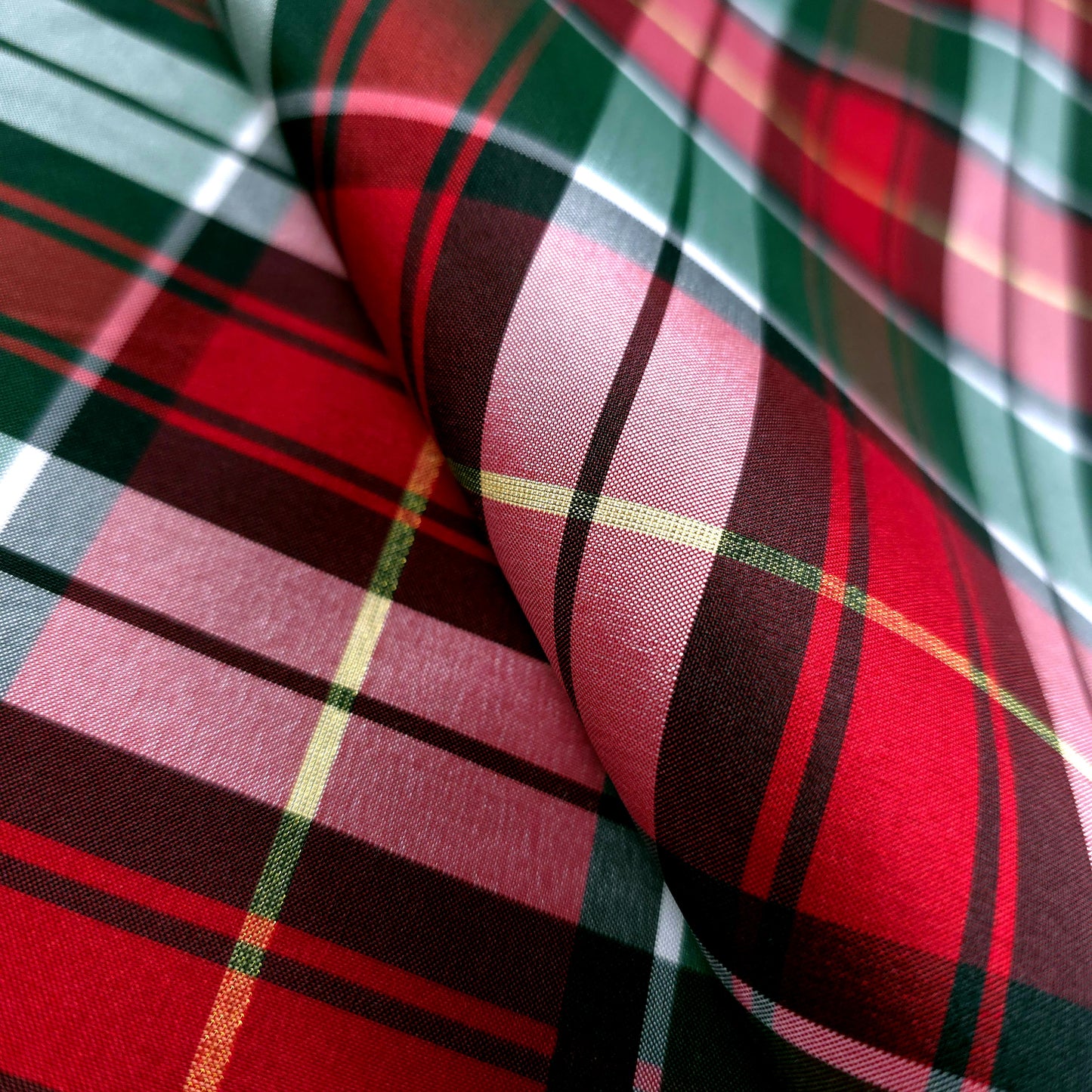 CLASSIC SANTA TARTAN PLAID TAFFETA