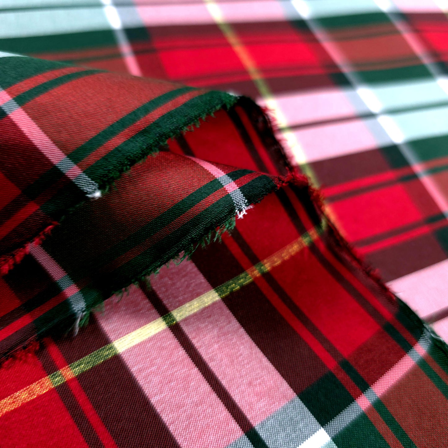 CLASSIC SANTA TARTAN PLAID TAFFETA
