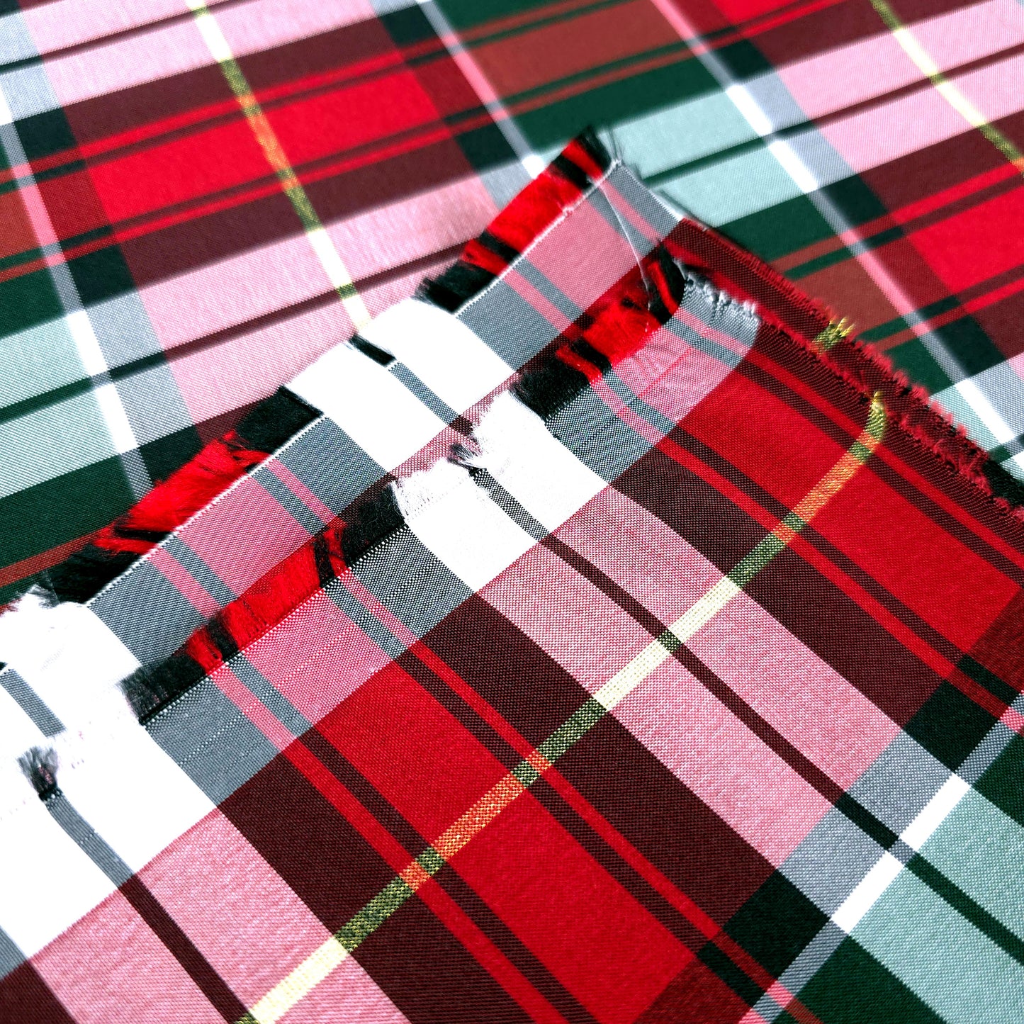 CLASSIC SANTA TARTAN PLAID TAFFETA
