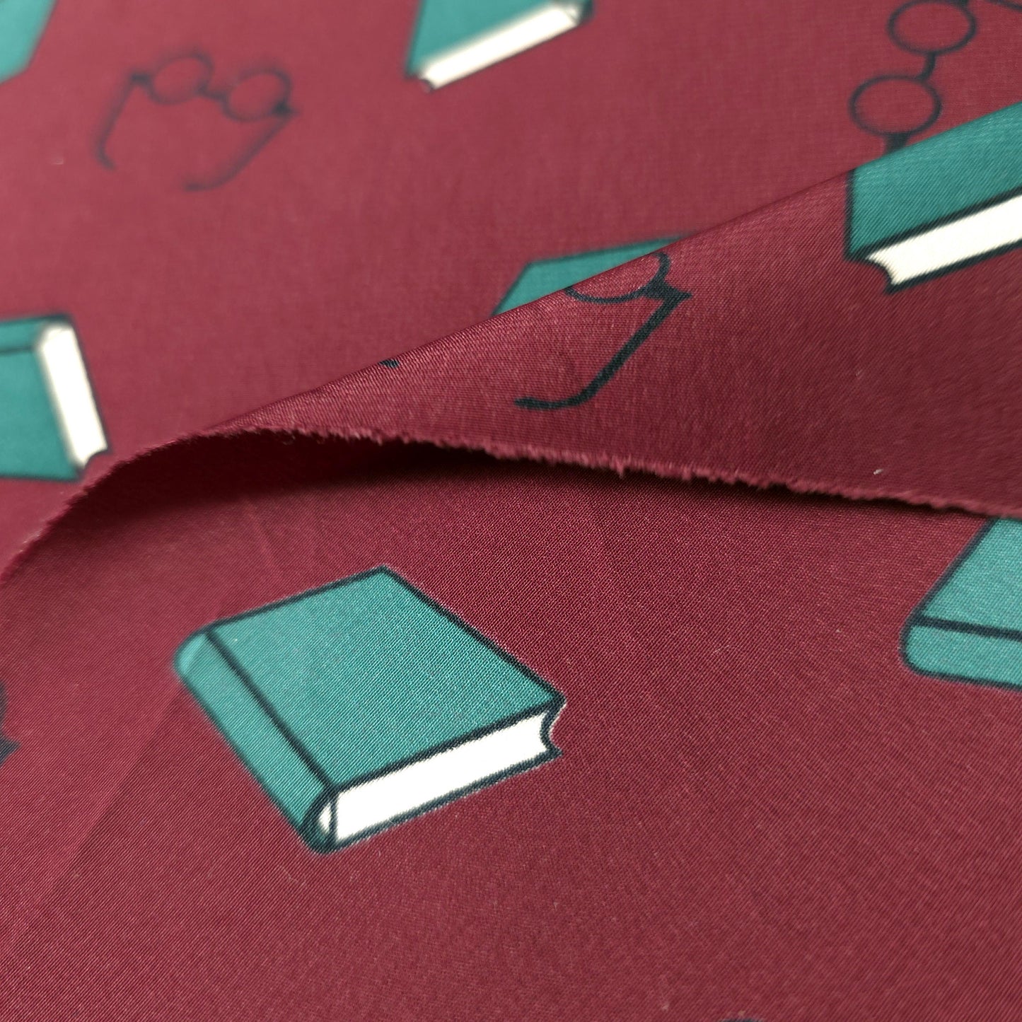 BOOKS AND GLASSES LIBRARY MICROFIBER
