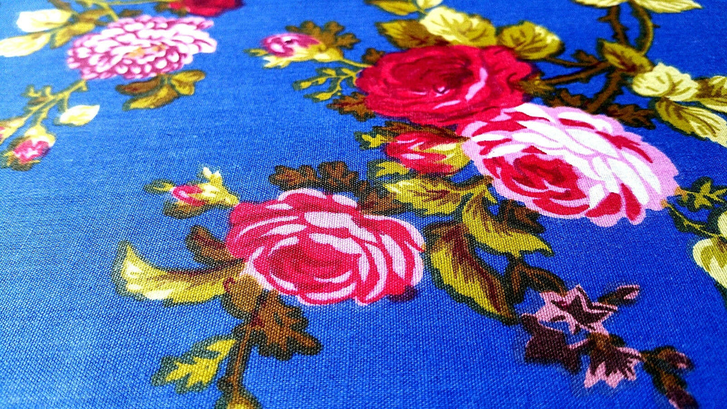 CASTILLE ROSES PRINT RED ON BLUE