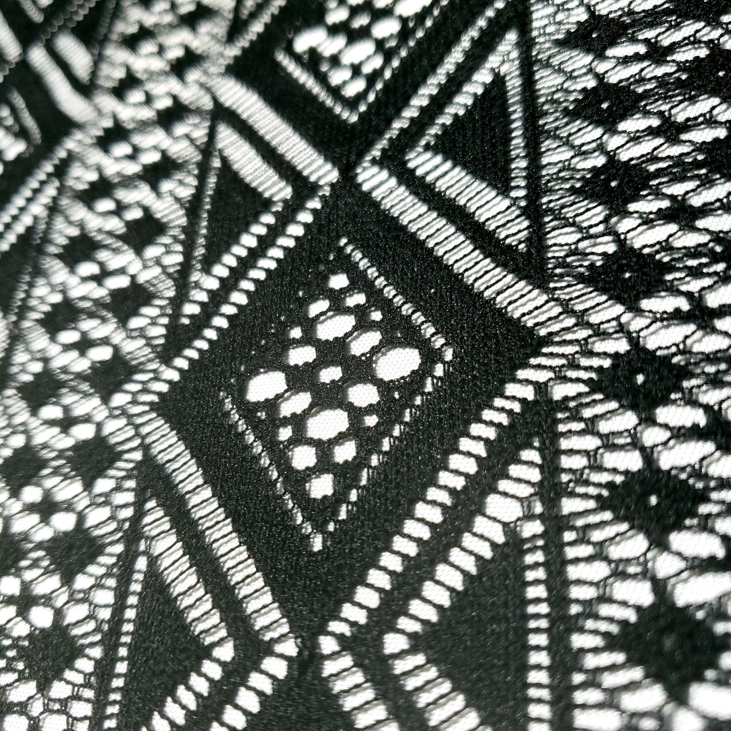 DIAMOND STRIPE LACE BLACK