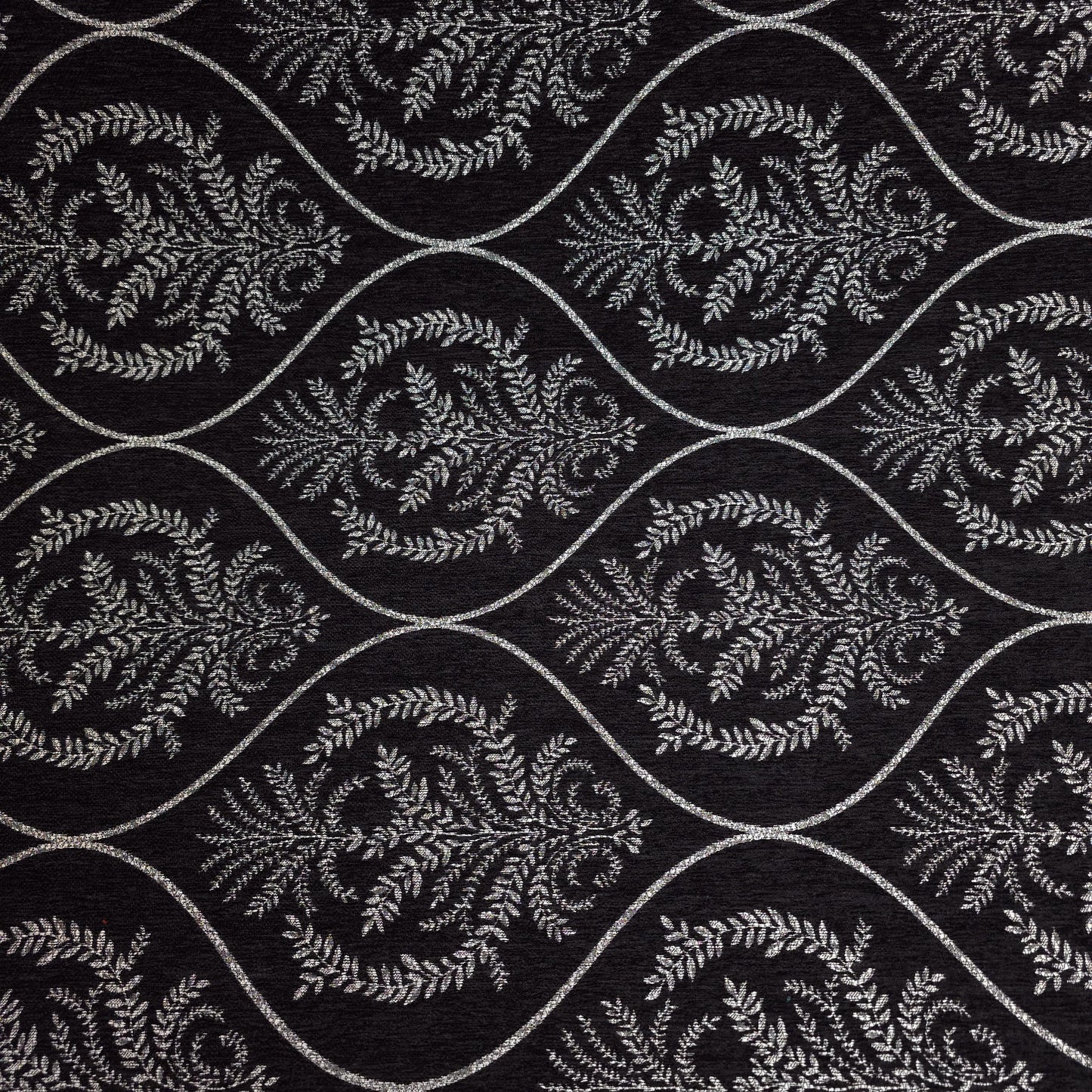 REGAL LAUREL OGEE MEDALION CHENILLE BLACK