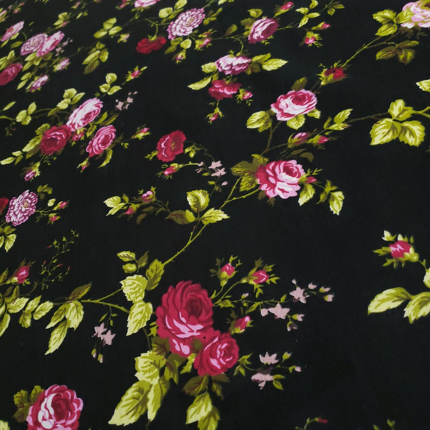 CASTILLE ROSES PRINT RED ON BLACK