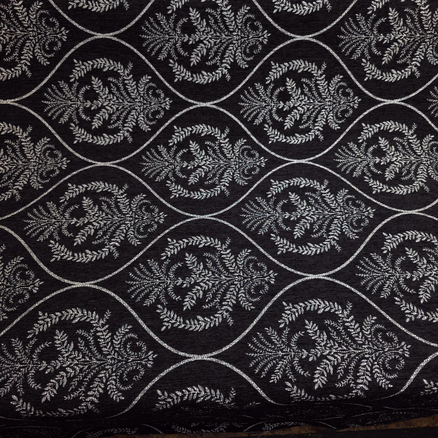 REGAL LAUREL OGEE MEDALION CHENILLE BLACK