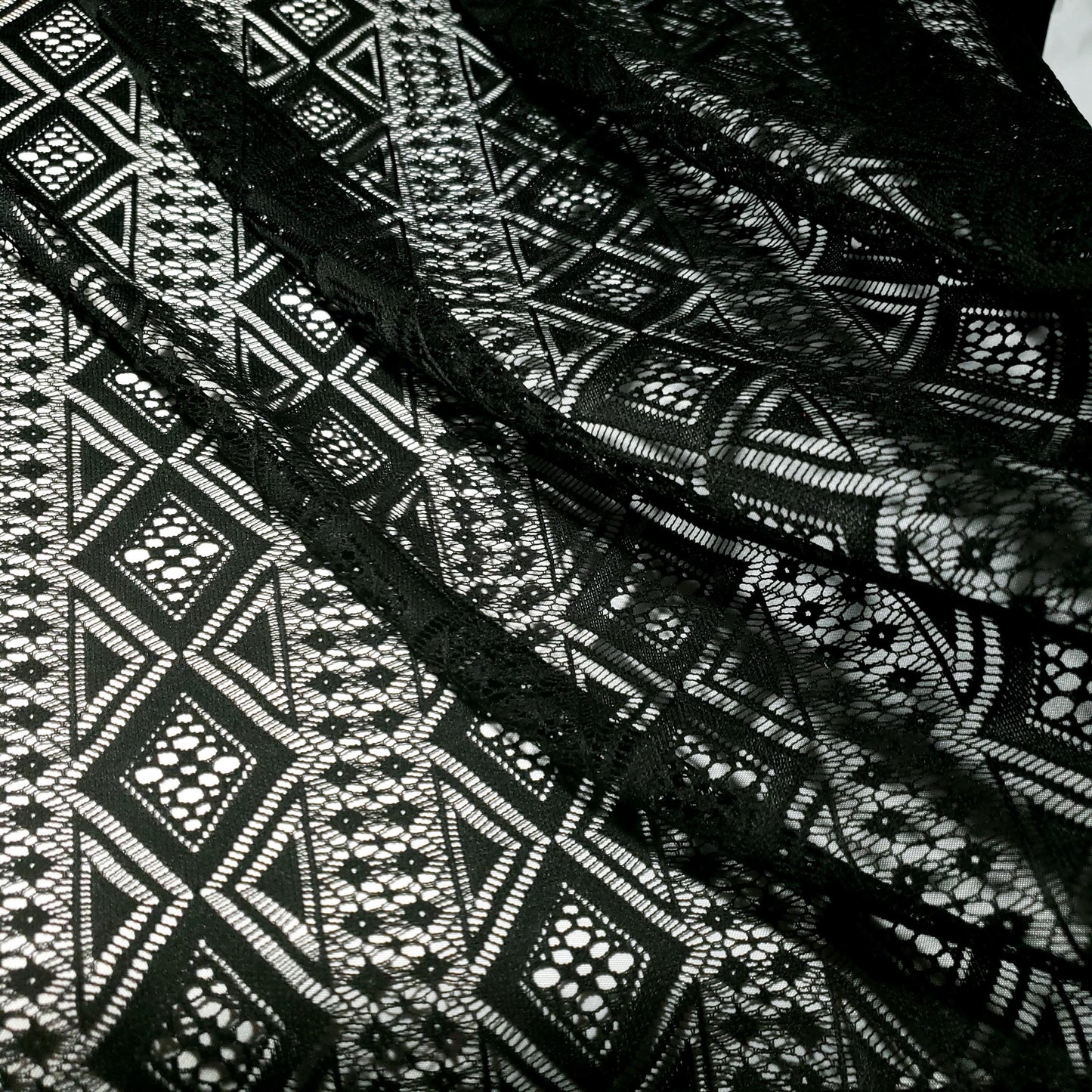 DIAMOND STRIPE LACE BLACK