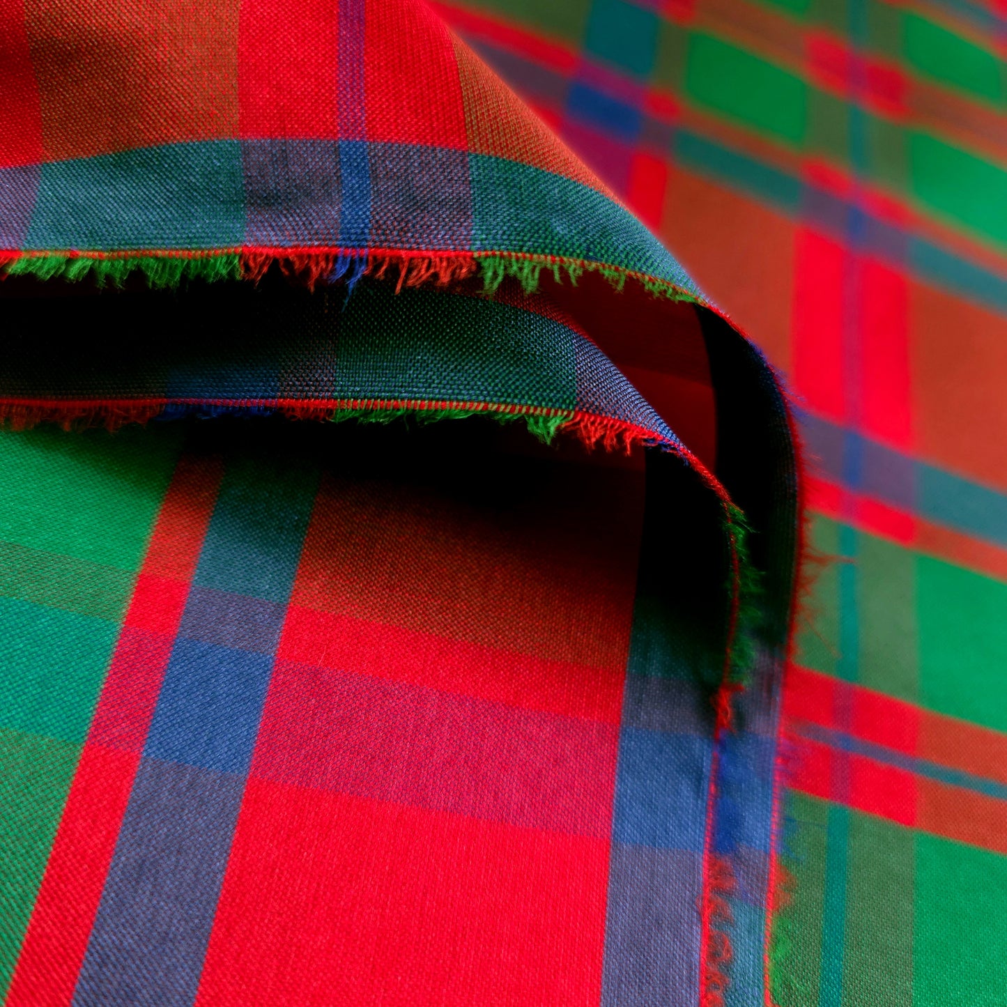 RED GREEN NAVY CLASSIC TARTAN PLAID TISSUE TAFFETA FABRIC