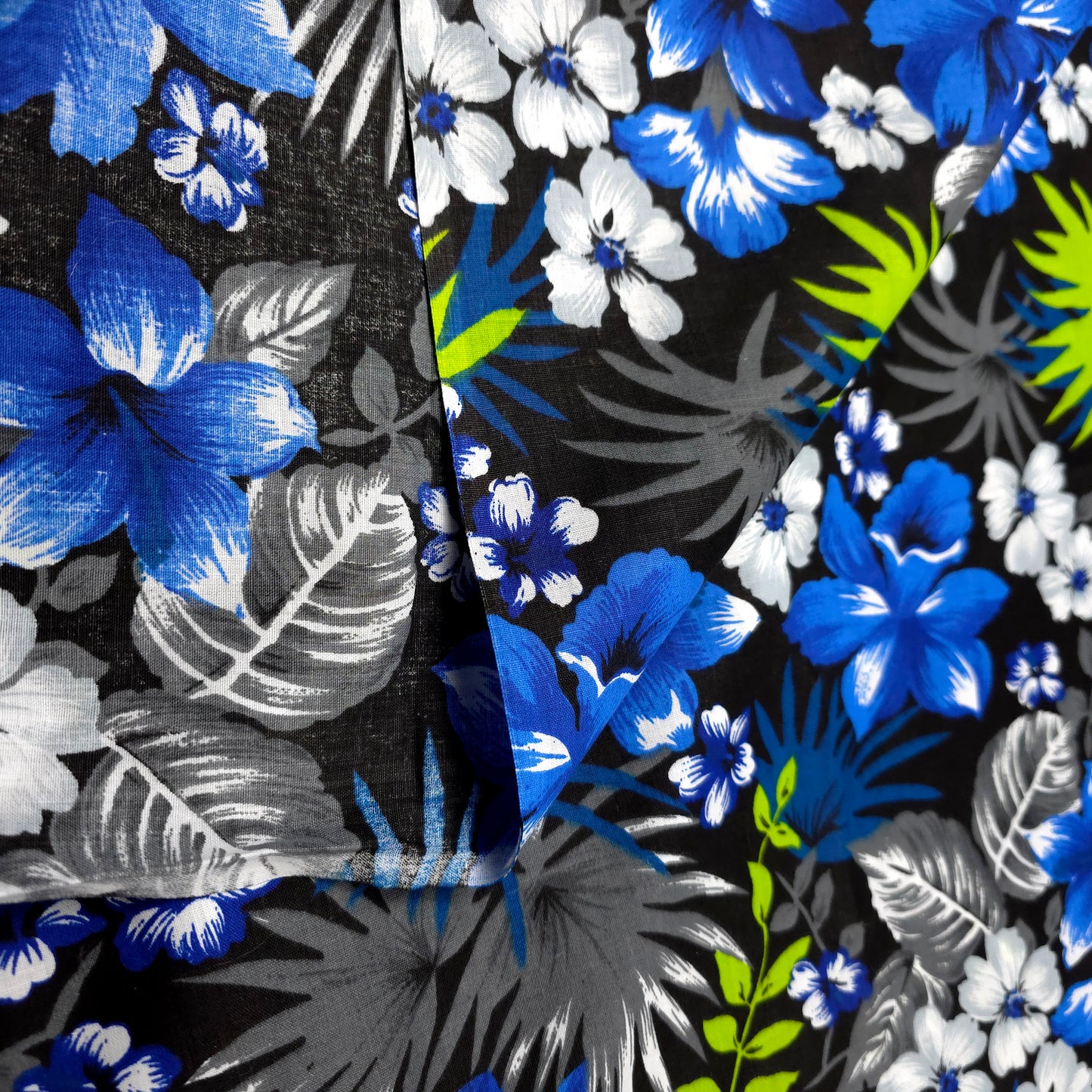 HAWAIIAN FLORAL MOTIF BLACK
