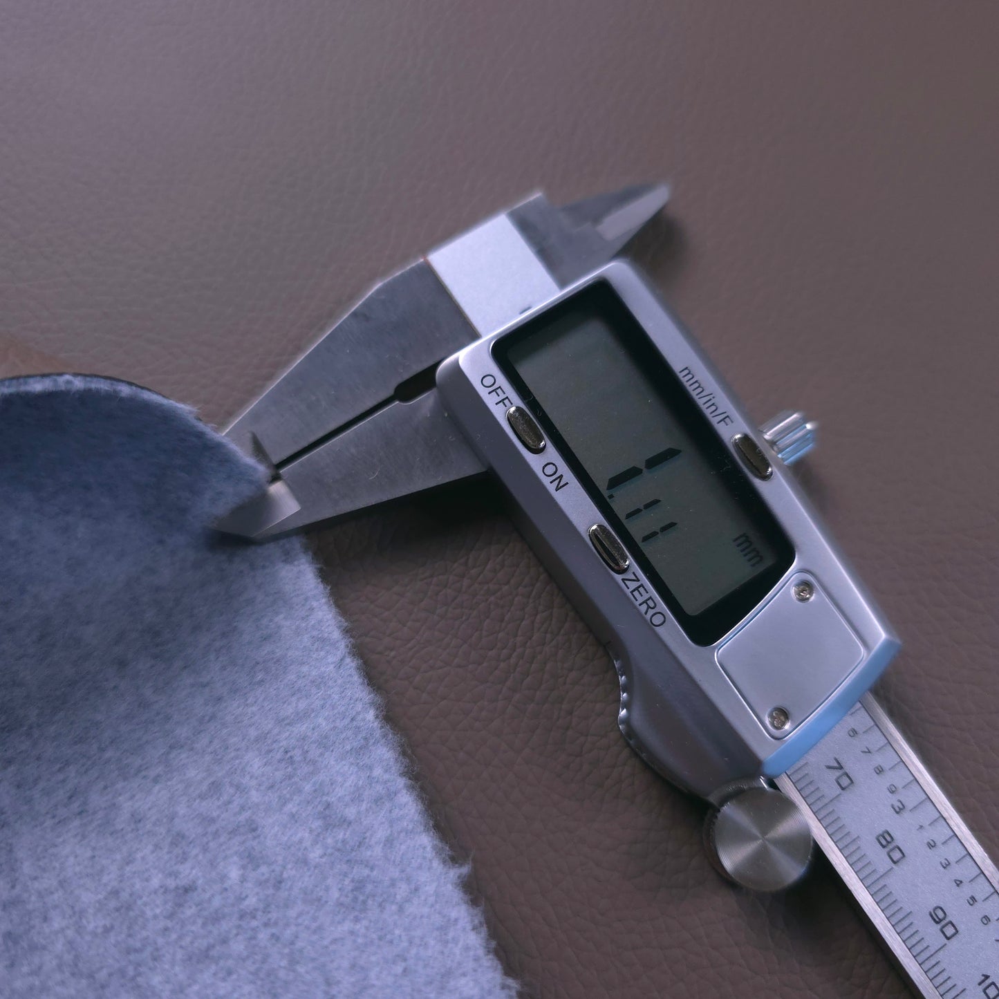 SABLE BROWN PEBBLE GRAIN VINYL