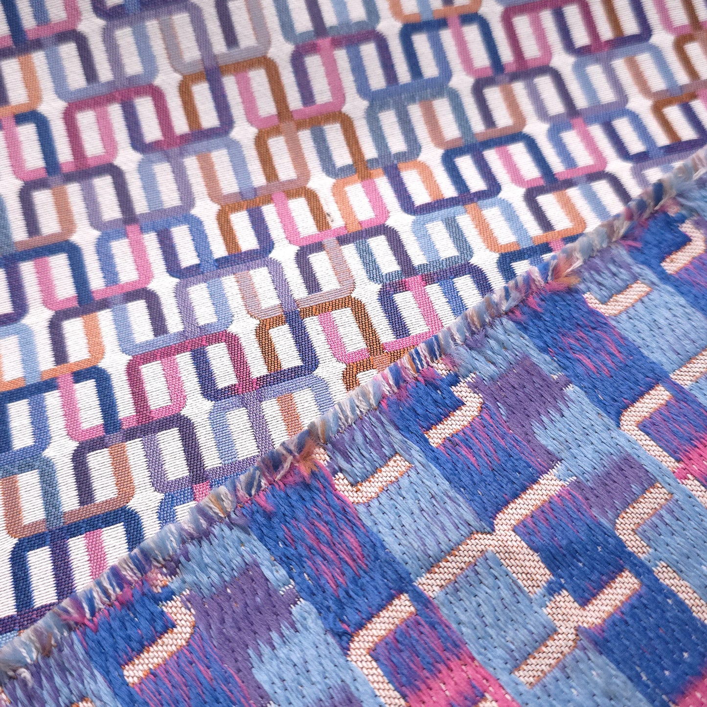 KNOLL TEXTILES DACTYL GEOMETRIC CHAIN LINK UPHOLSTERY