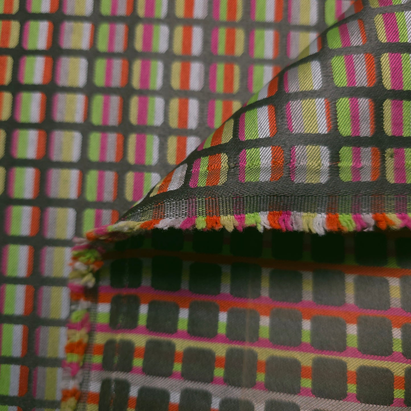 RETRO TILE STRIPE BROCADE