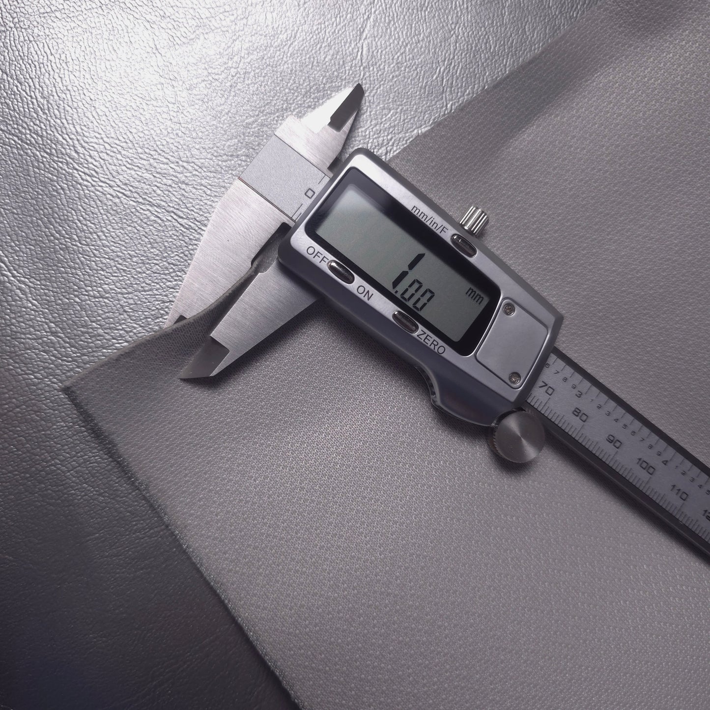 METALLIC SILVER PROFESSIONAL MARINE VINYL