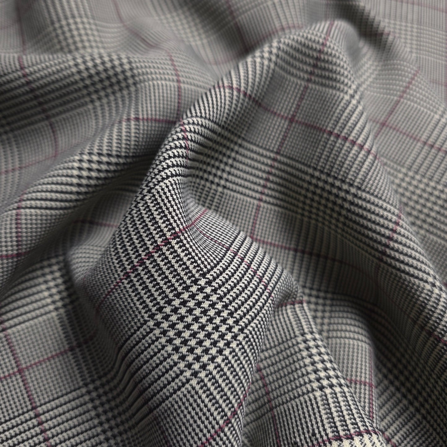 BLACK AND RED POLYESTER HOUNDSTOOTH REVERSIBLE PLAID SHIRTING FABRIC