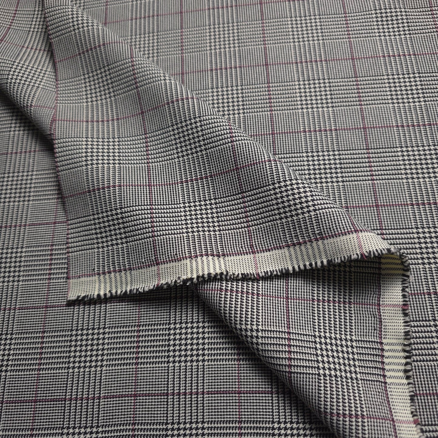 BLACK AND RED POLYESTER HOUNDSTOOTH REVERSIBLE PLAID SHIRTING FABRIC