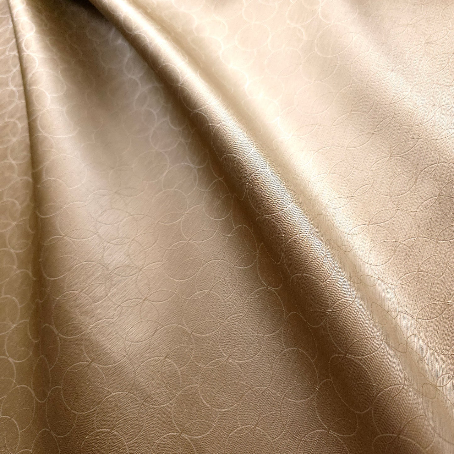 METALLIC GOLD OVERLAPPING CIRCLES VINYL FABRIC