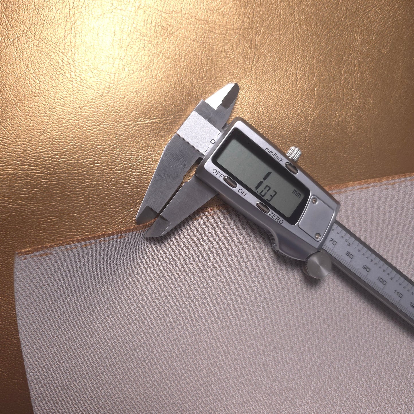 METALLIC GOLD PROFESSIONAL MARINE VINYL