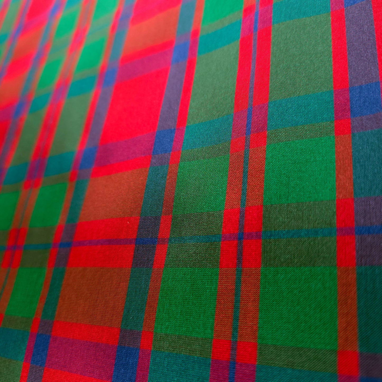 RED GREEN NAVY CLASSIC TARTAN PLAID TISSUE TAFFETA FABRIC