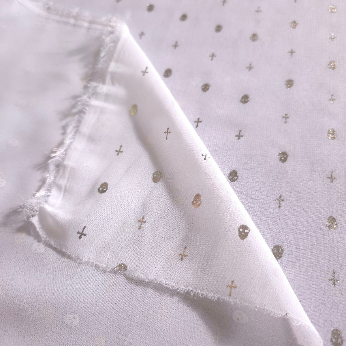 WHITE GOLD METALLIC SKULL CROSS CHIFFON